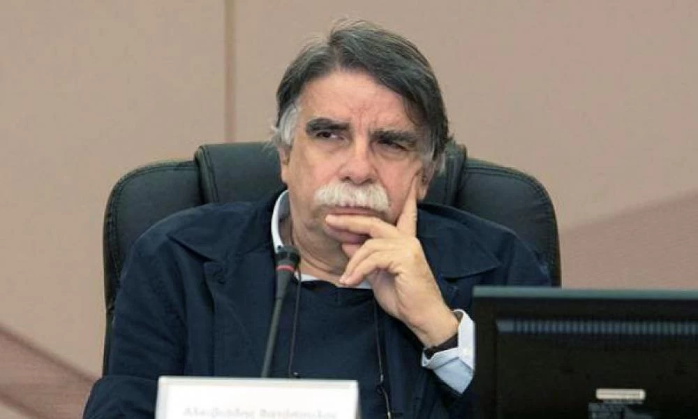 Βατόπουλος: Η κοινωνία πρέπει να κάνει υπομονή για ένα εξάμηνο με μέτρα